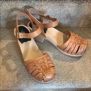 Stylish Tan Leather Sandals